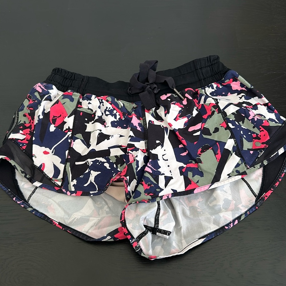 Lululemon hotty hot shorts size 6